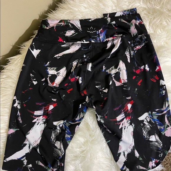 Beyond Yoga Abstract Leggings - Picture 4 of 4